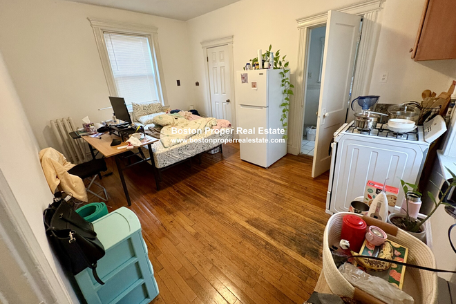 a - Studio right by Berklee, Back Bay and NO FEE