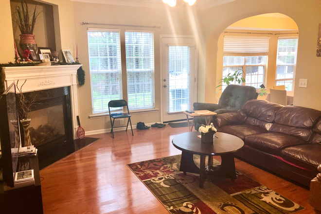 Living room - Beautiful 3bed/2.5bath home near Southpoint in Durham