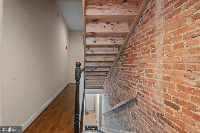 Coridor Entrance - Private Apartment In Secure Building Walking Distance to Campuss