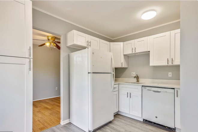 Kitchen - A bedroom in 3b2b house