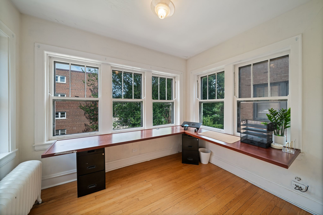 Private office with room - Fall Sublease: Large Bedroom with Private Office at 721 Foster (Open for up to 1-2 people) Apartments