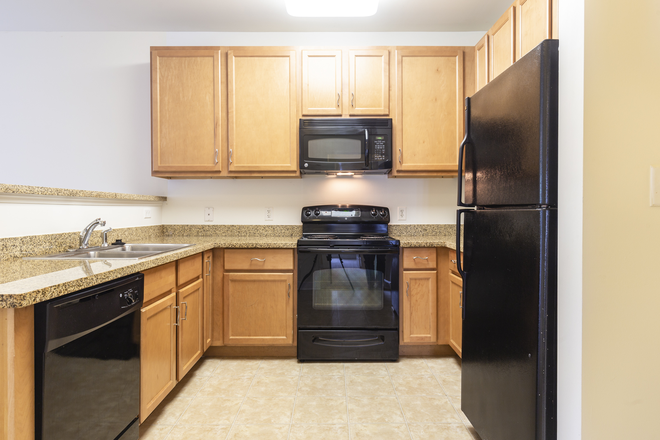 Kitchen - 2 - The Pointe! Apartments