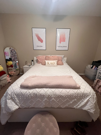 Bedroom - Room in top-floor unit very close to campus Duplex