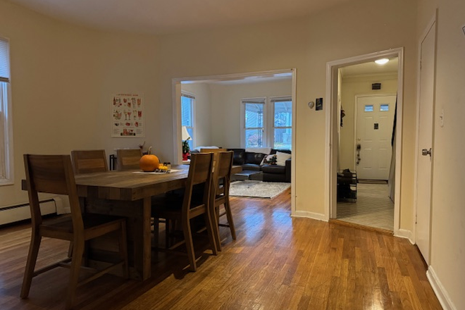 dining room - Spacious & Affordable Off-Campus Housing Close to SHU House