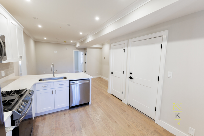 kitchen - Stunning renovated Brighton 3 bedroom with in unit laundry - one month free! Apartments