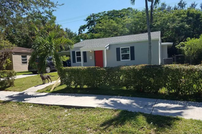 Front Yard, Driveway and Carport - WALK TO UM!! Walk to Metro/Sunset!! 6521 SW 59TH AVE-  New kitchen/bathrooms, fenced yard, pets ok!!