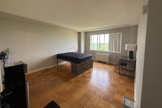 Bedroom - Summer Housing Available! Near Campus