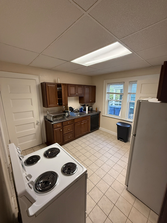 kitchen - All-inclusive room on Euclid Ave, very close to campus House