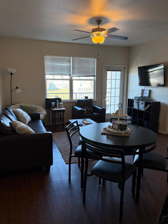 Living room - Summer sublease - Alight Apartments
