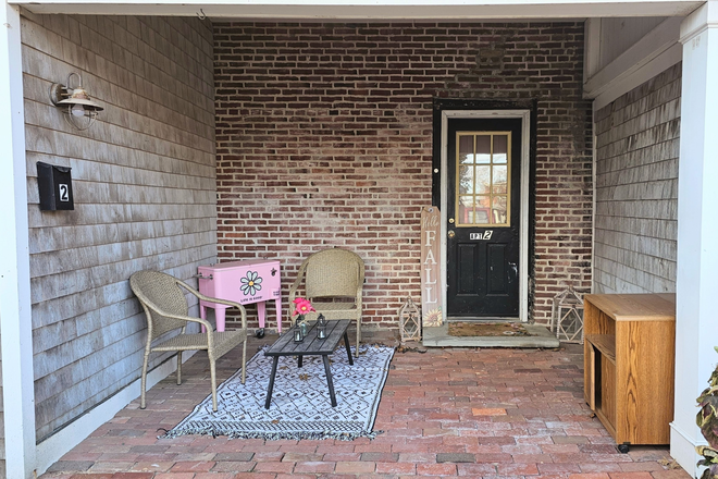 Entrance - Updated 3 Bedroom- 4 person Apt.  Just blocks away from WCU