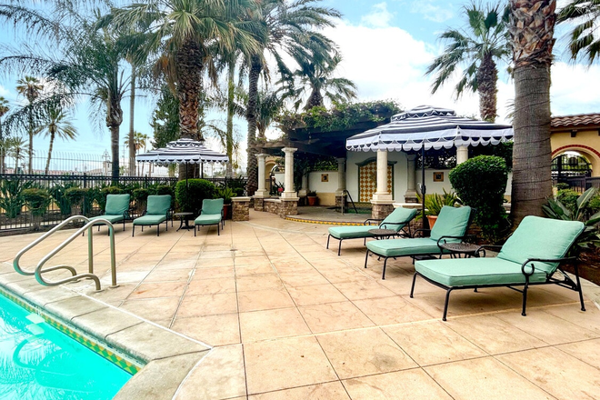 Building Photo - Raincross Promenade Apartments