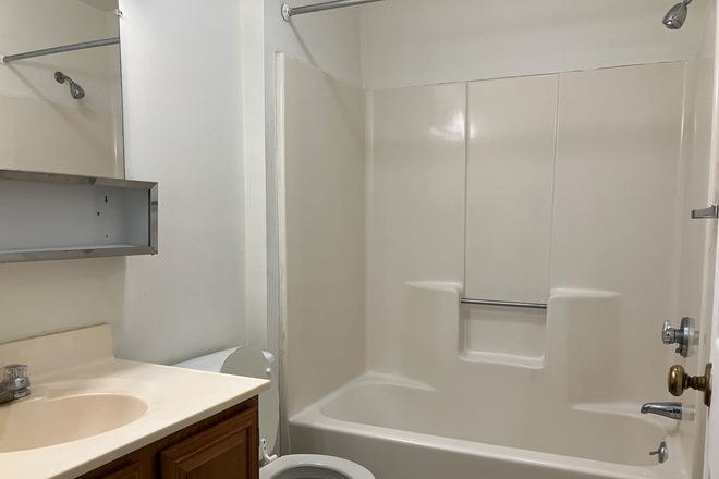 bathroom - Umass bus- One bedroom apartment -June 15- Amherst
