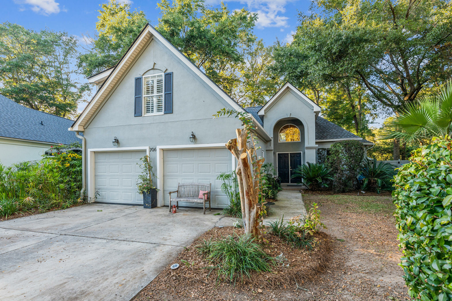 front door entrance - Heron Lake, walking distance to Ravenel Bridge, furnished,  custom home, one year executive rental.