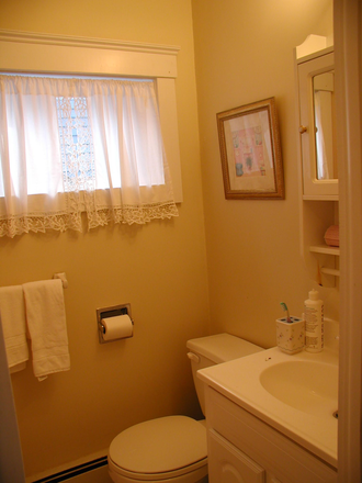 Bathroom - Charlestown Walk to I.H.P. Apartments