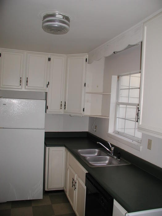 Kitchen - 3 Bedroom Townhome Close to Downtown!