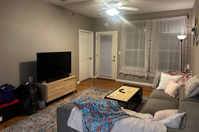 Living Room - Hill Place Apartments