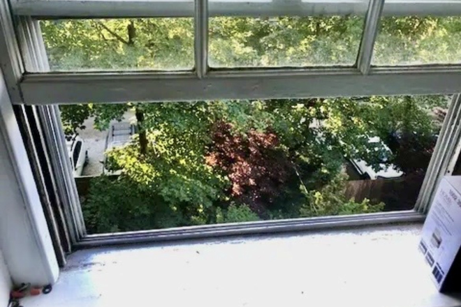 View out bathroom window - Quiet Penthouse studio