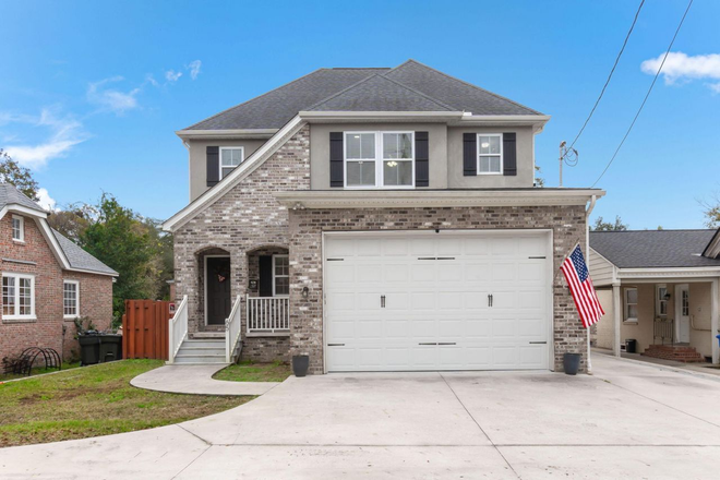 Front view of house - 4 bedroom includes utilities off street parking 1 mile away from hospital area!!! House