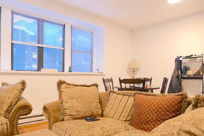 bostonrealtyonline.com - Beautifully Renovated and Stylish Four Bed next to Northeastern Apartments