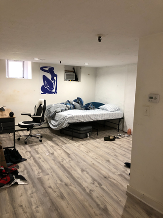 . - *NO BROKERS FEE!* Spacious sunny 3 bedrooms, 2 bathrooms w/ in-unit laundry Apartments