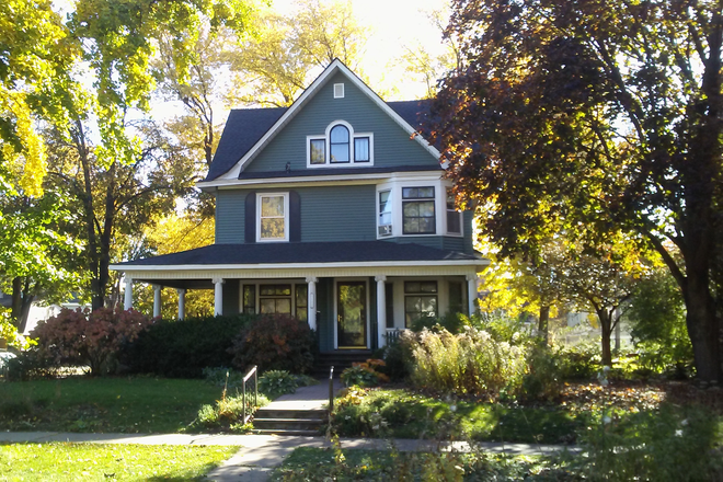 Front - Two Blocks to Campus! Best deal in the neighborhood: 5 Bedrooms! $2900 per Month!