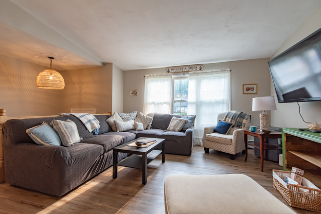 Living Room - Available for a group of 3! Beautiful 3 bedroom home in Bonnet Shores!