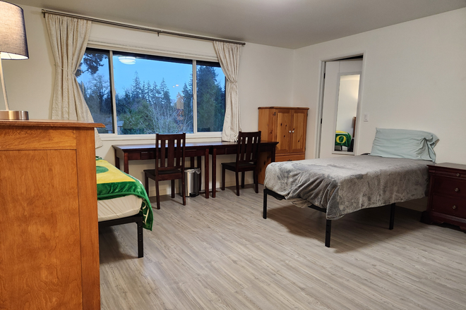 Furnished bedroom - 2 twins or 1 queen bed, your choice; desks, dressers, TV - Furnished primary suite for 1-2 students | utilities/parking/laundry/pool included Condo