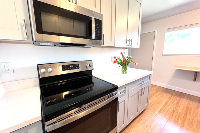 Kitchen - Stylish Northwest Berkeley 2BR – Parking + Water/Garbage Included