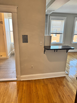 Call NOW for showings! 617-236-8550 - COMM AVE - MODERN PACKARDS CRNR *NO FEE* STUDIO W/ DW, H&HW INC, LNDRY IN BLDNG AVAIL *MID-NOVEMBER* Apartments