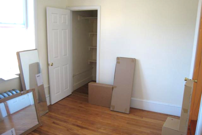 Visit hubrealtyproperties.com - Fantastic 3 bedroom with breakfast bar and large bedrooms, across from BU West Campus Condo