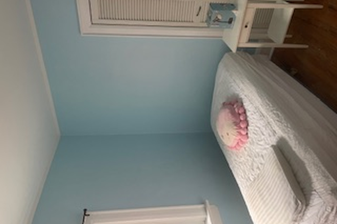 Bedroom - Room to rent in small house in downtown Toronto