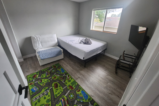 Bedroom for lease, Closet just out of frame on left - Warren Street Townhomes