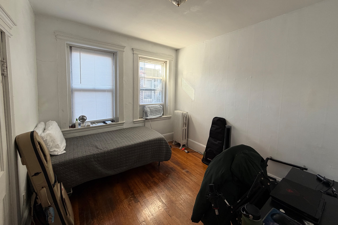 Bedroom space - Furnished Room 3 Minutes from Berklee - Fees Already Paid! Lease Takeover Available 06/01/26!