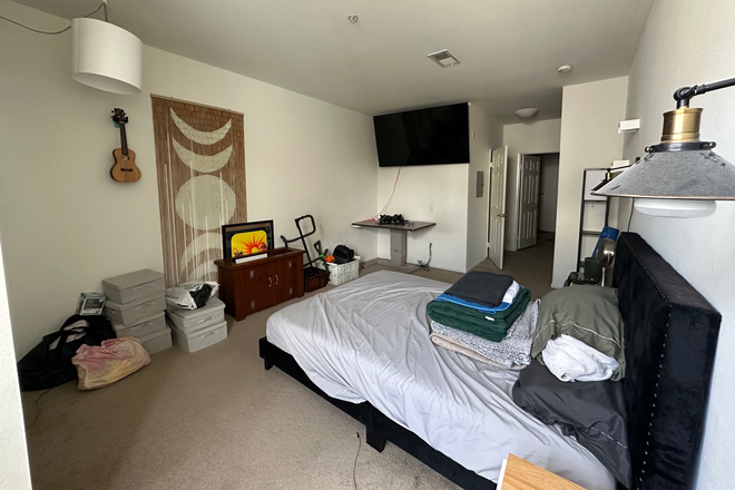 Bedroom - La Jolla Crossroads - Primary bedroom and bathroom! Apartments