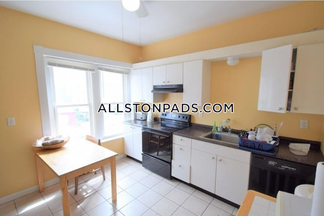 Kitchen - Last Minute Deal for 9/1!! - 4 Bed 2 Bath Apartment on Easton St. in Allston!