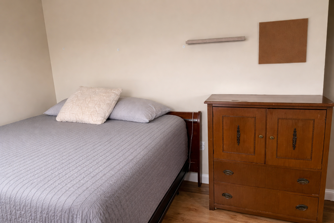 Bedroom B: $930 Private room with Queen sized bed - Private rooms for rent in a shared townhouse at Weston Road