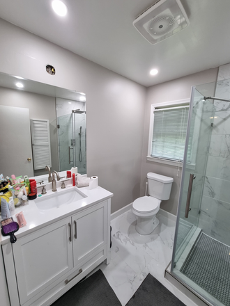 En suite - Shared House Roommate - Furnished - current Grad student /young professional  - Available 10/24