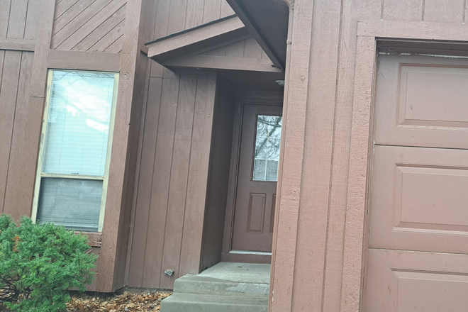 private entrance - 3 Bedroom Townhouse