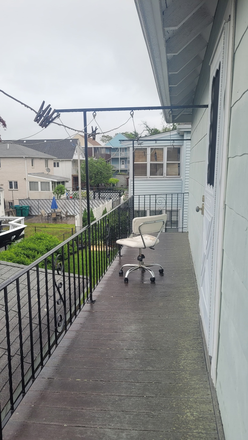 Relaxing Patio for your coffee hangouts - Summer Sublet. FULLY FURNISHED ROOM. CLOSE TO TUFTS UNIVERSITY Apartments
