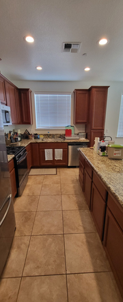 Kitchen - Bellevue Ranch, 3.5 mi. from UC Merced campus, walking distance to Cat Track bus stop.