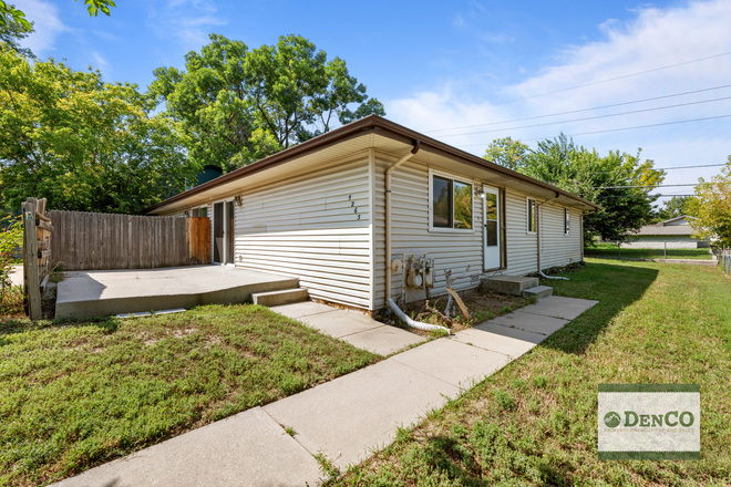 Side - Updated 3 Bdr 2 Bath Near Regis Duplex