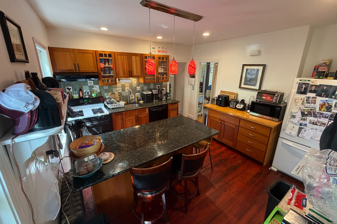 Kitchen - 2 Rooms Available in a Spacious 1800 sq ft Somerville Apartment