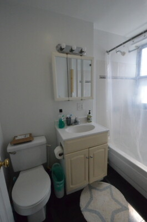 bathrm - HALF BROKER FEE...Light filled One bedroom on Symphony Rd.super close to campus. Apartments