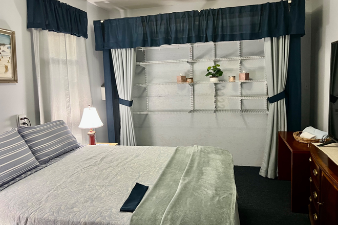 Storage - Private Suite with Kitchenette & Pool, all Inclusive….in quite neighborhood House