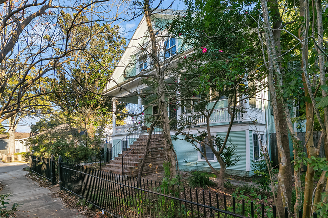 Side view - 6 bedroom Spacious House with private parking within 5 min to Tulane