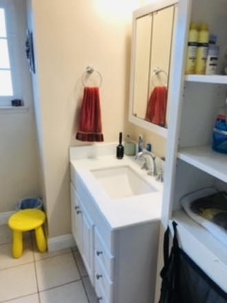 Bathroom - Room Available Now – Perfect for Students House