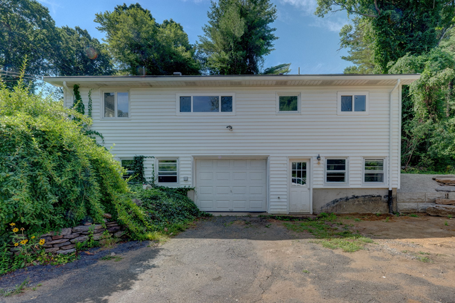 Exterior - Fully Renovated 4 Bedroom House For Rent By Cumberland Farms (2024-2025 School Year)