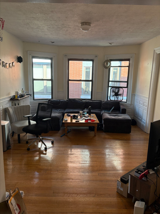 Living room - Spacious room close to campus in a very nice area, 4 person apartment with only 1 other tenant.