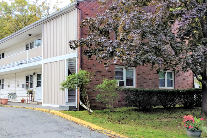 Exterior - Mill Hollow Apartments