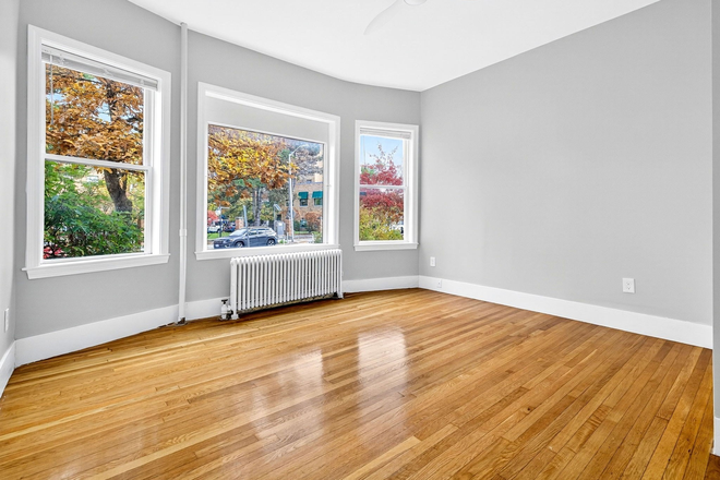 Bedroom - 1 Bed 1 Bath in the heart of Mid Cambridge Apartments